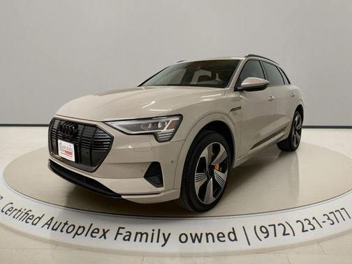 2022 Audi e-tron Premium Plus