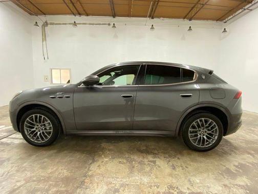 Gray 2024 Maserati Grecale GT