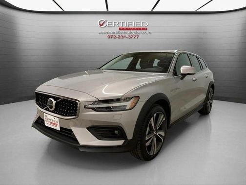 2025 Volvo V60 Cross Country Plus, B5 AWD Gas (mild hybrid)
