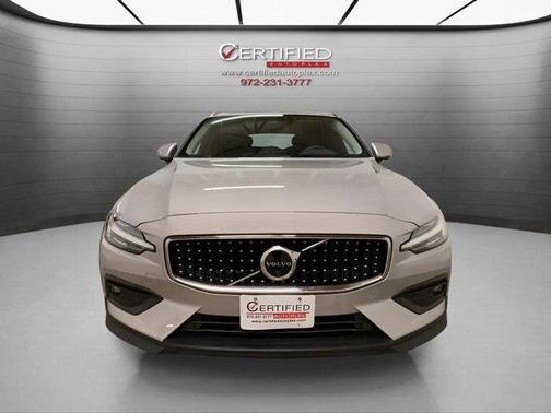 2025 Volvo V60 Cross Country Plus, B5 AWD Gas (mild hybrid)