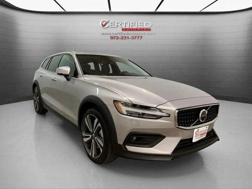 2025 Volvo V60 Cross Country Plus, B5 AWD Gas (mild hybrid)