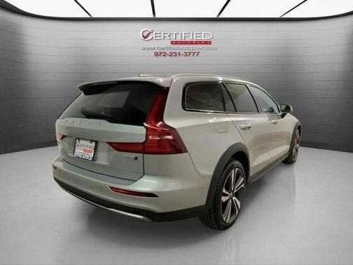 2025 Volvo V60 Cross Country Plus, B5 AWD Gas (mild hybrid)