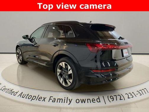 Mythos Black Metallic 2022 Audi e-tron Premium