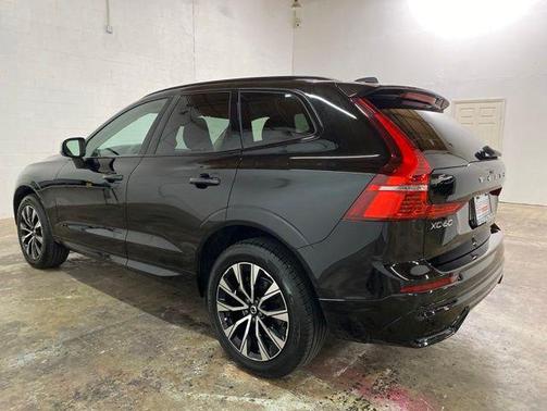 Onyx Black Metallic 2025 Volvo XC60 B5 Core