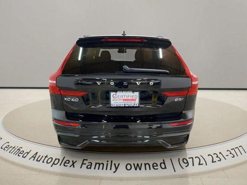 Onyx Black Metallic 2025 Volvo XC60 B5 Core