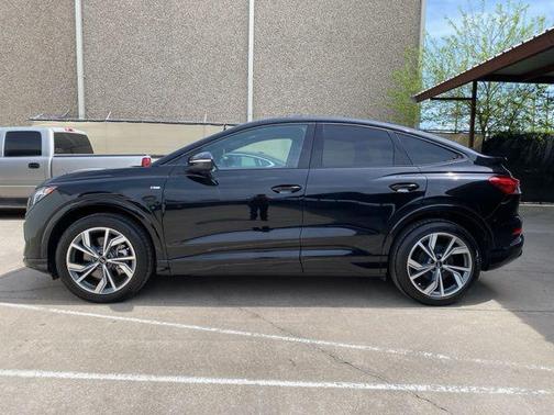 Mythos Black Metallic 2024 Audi Q4 e-tron Sportback Premium Plus 55 quattro