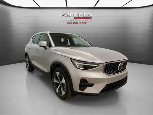 2025 Volvo XC40 B5 Plus Bright Theme