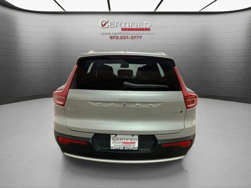 2025 Volvo XC40 B5 Plus Bright Theme