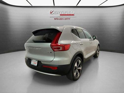 2025 Volvo XC40 B5 Plus Bright Theme