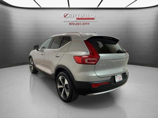 2025 Volvo XC40 B5 Plus Bright Theme