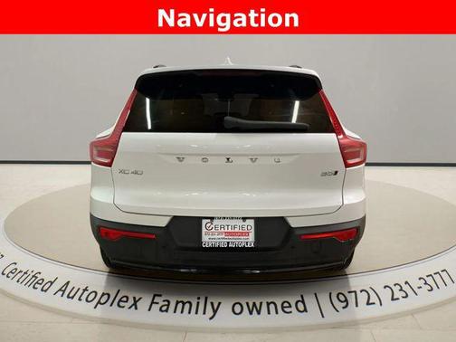 Crystal White Pearl 2025 Volvo XC40 B5 Plus Dark Theme