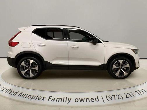 Crystal White Pearl 2025 Volvo XC40 B5 Plus Dark Theme