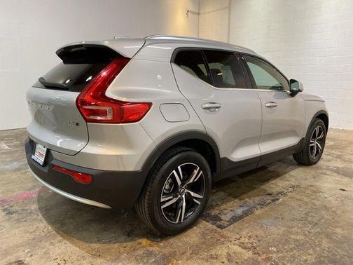Silver 2025 Volvo XC40 B5 Core Bright Theme