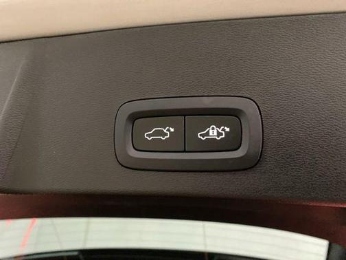 Silver 2025 Volvo XC40 B5 Core Bright Theme