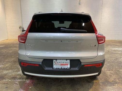 Silver 2025 Volvo XC40 B5 Core Bright Theme