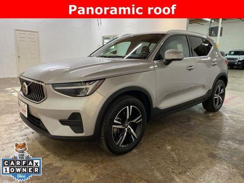 Silver 2025 Volvo XC40 B5 Core Bright Theme