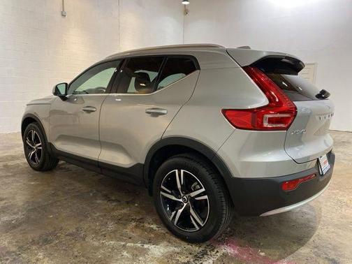 Silver 2025 Volvo XC40 B5 Core Bright Theme