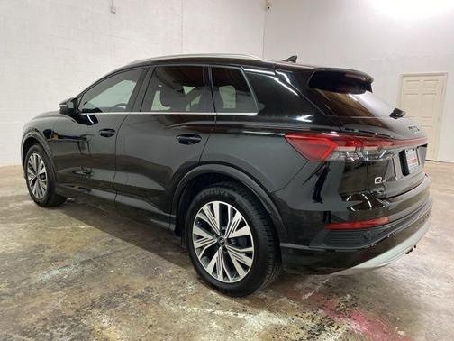 Mythos Black Metallic 2023 Audi Q4 e-tron Premium Plus 40 RWD