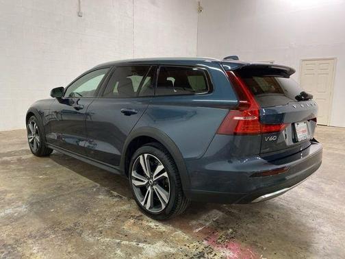 Denim Blue Metallic 2025 Volvo V60 Cross Country Plus, B5 AWD Gas (mild hybrid)