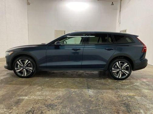 Denim Blue Metallic 2025 Volvo V60 Cross Country Plus, B5 AWD Gas (mild hybrid)