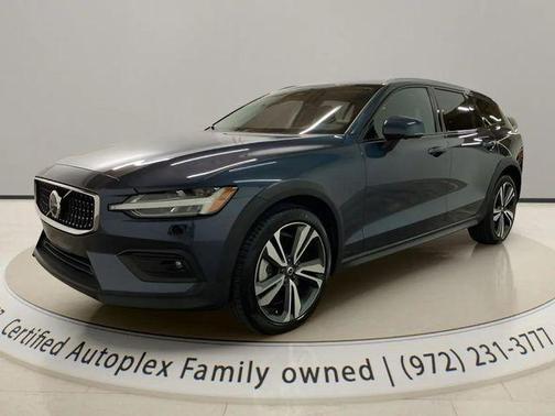 Denim Blue Metallic 2025 Volvo V60 Cross Country Plus, B5 AWD Gas (mild hybrid)