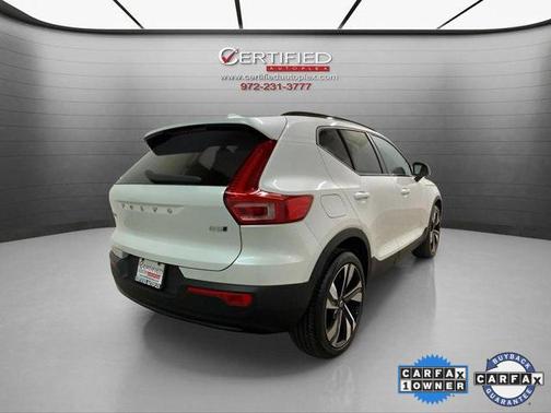 2025 Volvo XC40 B5 Plus Dark Theme