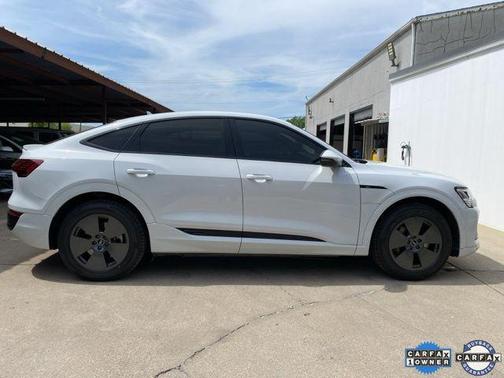 Glacier White Metallic 2024 Audi Q8 e-tron Premium