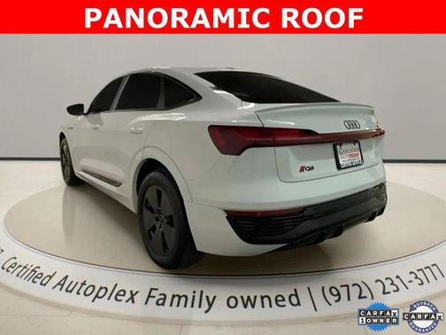 Glacier White Metallic 2024 Audi Q8 e-tron Premium