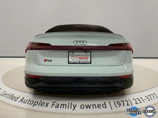 Glacier White Metallic 2024 Audi Q8 e-tron Premium