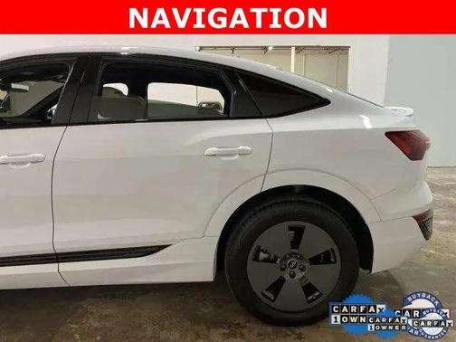 Glacier White Metallic 2024 Audi Q8 e-tron Premium