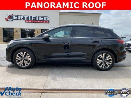 Mythos Black Metallic 2024 Audi Q4 e-tron Premium 40 RWD