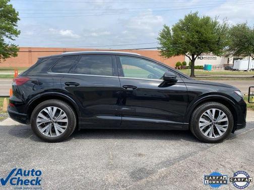 Mythos Black Metallic 2024 Audi Q4 e-tron Premium 40 RWD