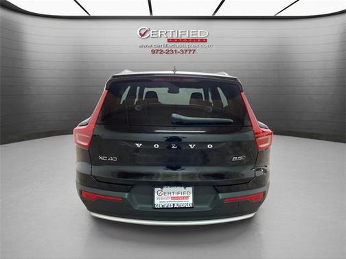 2025 Volvo XC40 B5 Core Bright Theme