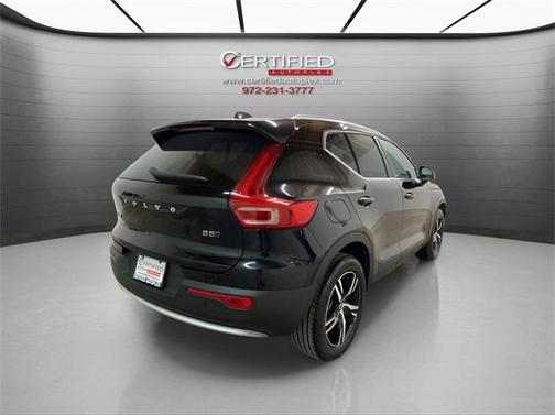 2025 Volvo XC40 B5 Core Bright Theme