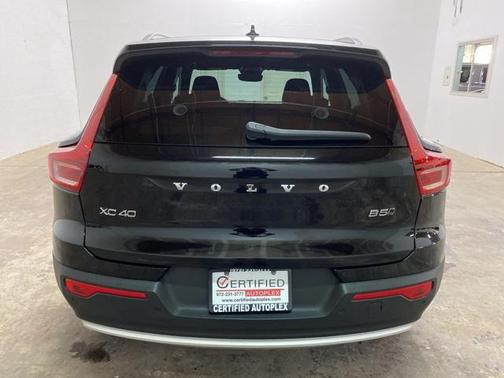 2025 Volvo XC40 B5 Core Bright Theme