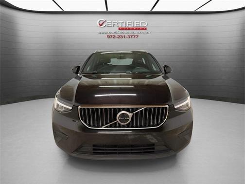 2025 Volvo XC40 B5 Core Bright Theme