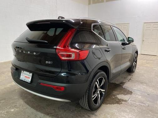 2025 Volvo XC40 B5 Core Bright Theme