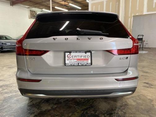 2025 Volvo V60 Cross Country Plus, B5 AWD Gas (mild hybrid)