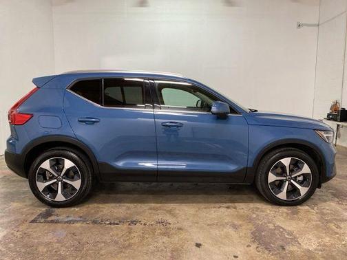 Blue Metallic 2025 Volvo XC40 B5 Plus Bright Theme