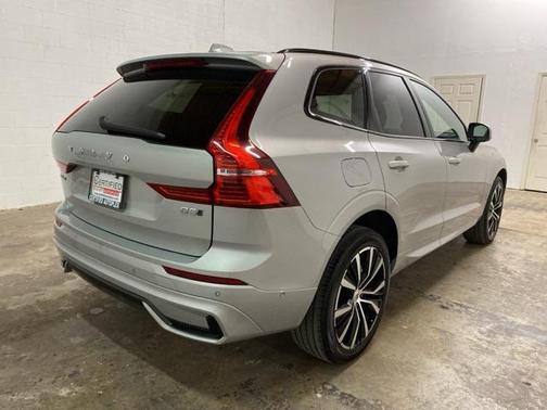 2025 Volvo XC60 B5 Plus