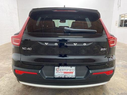 2025 Volvo XC40 B5 Core Bright Theme