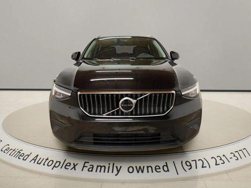 2025 Volvo XC40 B5 Core Bright Theme