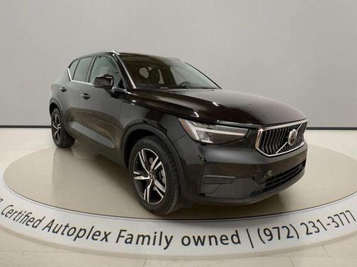2025 Volvo XC40 B5 Core Bright Theme