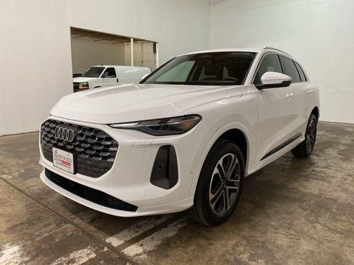 2025 Audi Q5 Premium TFSI quattro S tronic