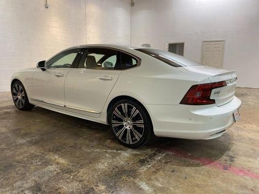 Crystal White Metallic 2022 Volvo S90 B6 Inscription
