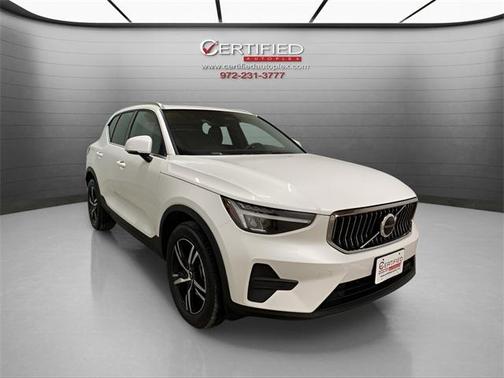 2025 Volvo XC40 B5 Core Bright Theme