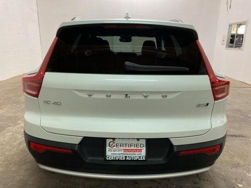 2025 Volvo XC40 B5 Core Bright Theme