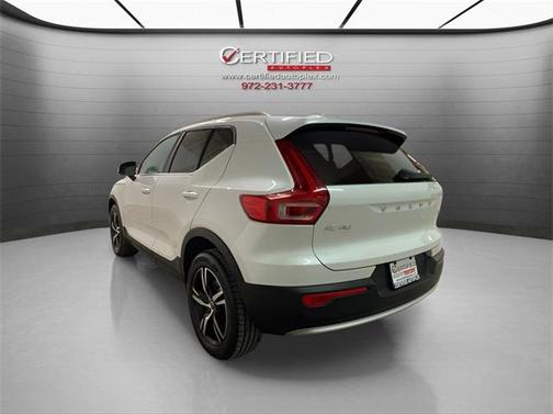 2025 Volvo XC40 B5 Core Bright Theme