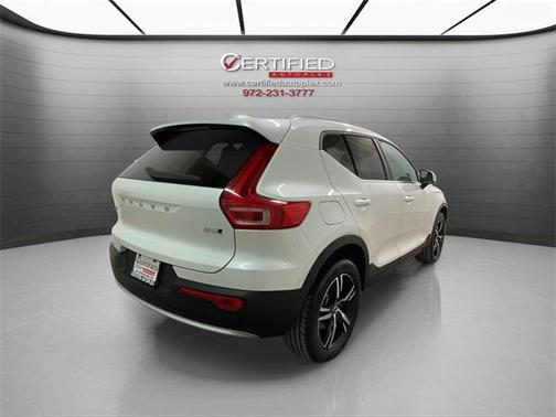 2025 Volvo XC40 B5 Core Bright Theme