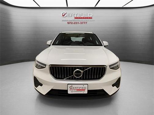 2025 Volvo XC40 B5 Core Bright Theme
